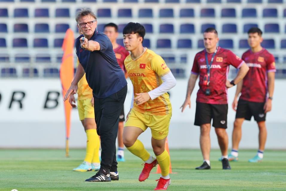 “Sốc” HLV Troussier loại 7 cầu thủ đội tuyển U22 tại SEA Games 32